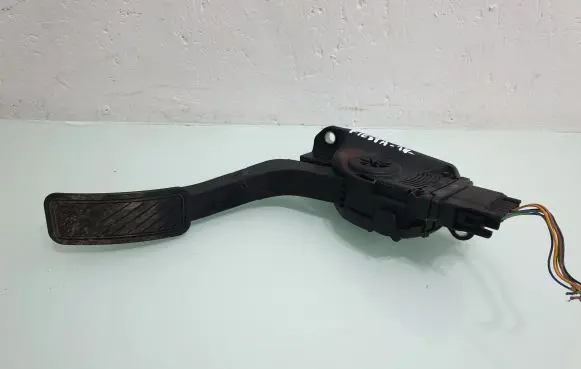 Ford Fiesta Accelerator throttle pedal 8V219F836AB