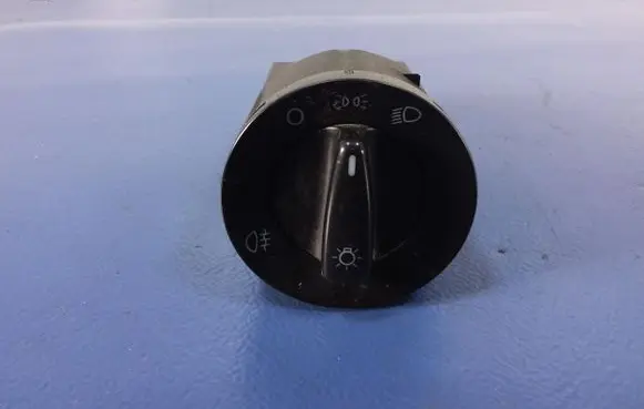 Volkswagen Golf IV Light switch 1C0941531