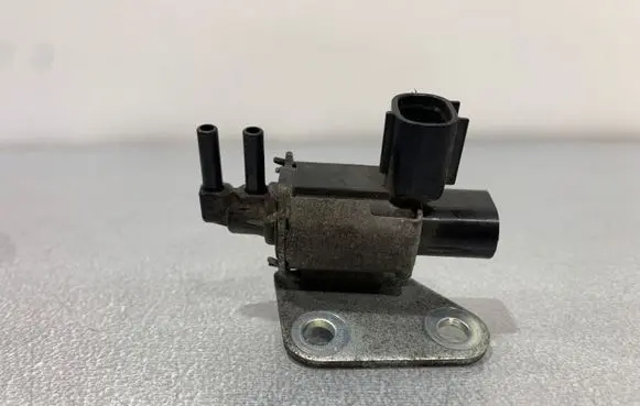 Mitsubishi Outlander Vacuum valve K5T46494