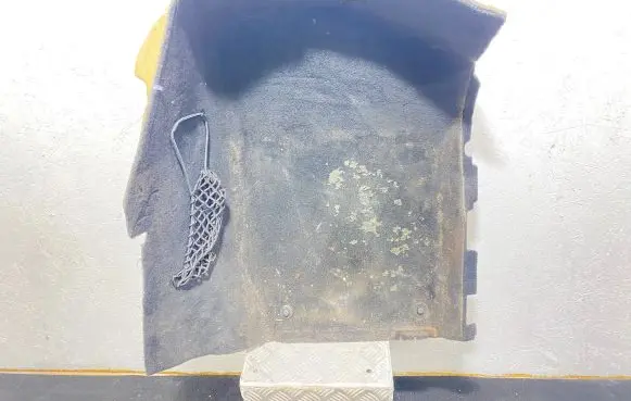 Mercedes-Benz ML W164 Front floor carpet liner A1646800440