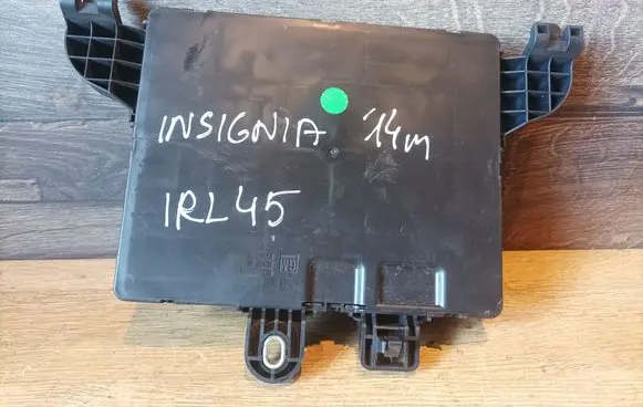 Opel Insignia A Fuse module 2273776803 529050199