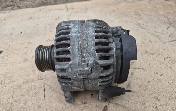 Volkswagen Touran I Generator/alternator 06F903023F 0124525091