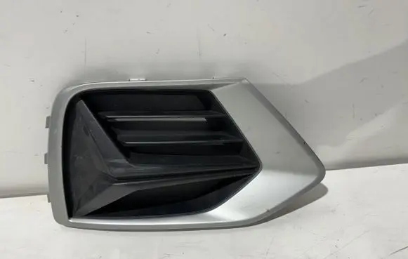 Audi Q3 F3 Front grill 83A807682B 83A853054