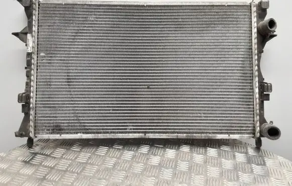 Renault Scenic I Coolant radiator 8200008765A