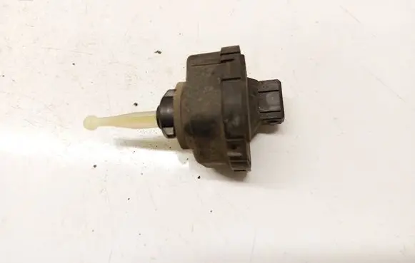 Headlight level adjustment motor