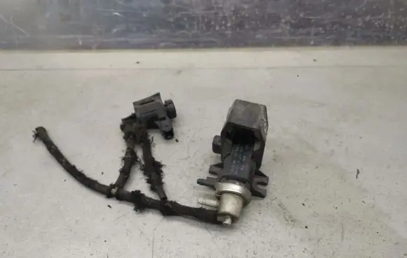 Audi A6 S6 C5 4B Turbo solenoid valve 8D0906627B 1J0906283A