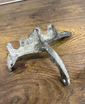 Gearbox mounting bracket