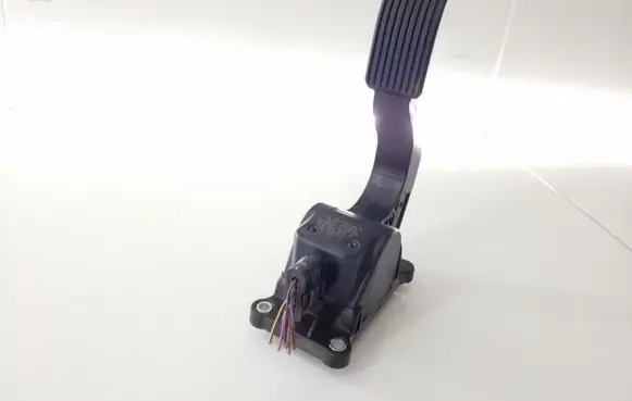 Mercedes-Benz Sprinter W906 Accelerator throttle pedal A9063000404 0280755023