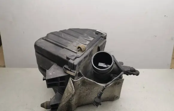 Audi A4 S4 B5 8D Air filter box 8D0129607M 0281002216
