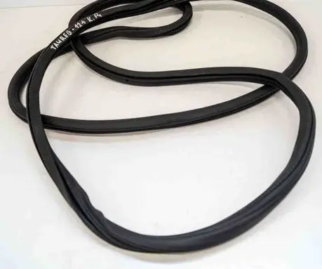 Volkswagen Touareg II Rubber seal front coupe door 7P0867365B