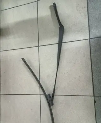 Volkswagen Golf V Front wiper blade arm 1K1955409