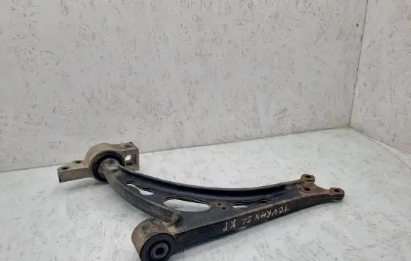 Volkswagen Touran I Front lower control arm/wishbone 1K0199231J