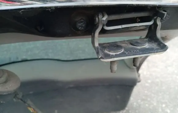 Volvo V50 Tailgate/trunk/boot hinge