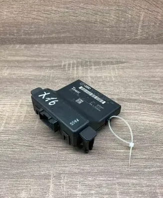 Audi A3 S3 8P Gateway control module 1K0907530D