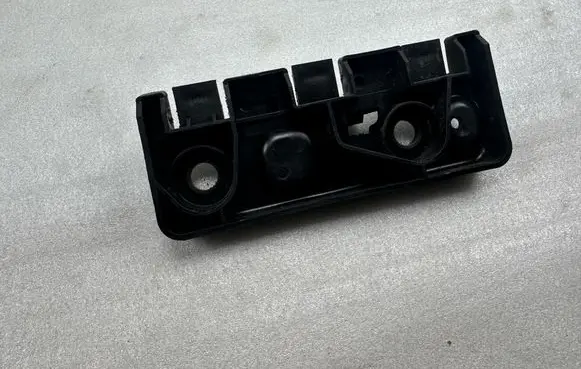 Volvo XC90 Fender mounting bracket 31378134
