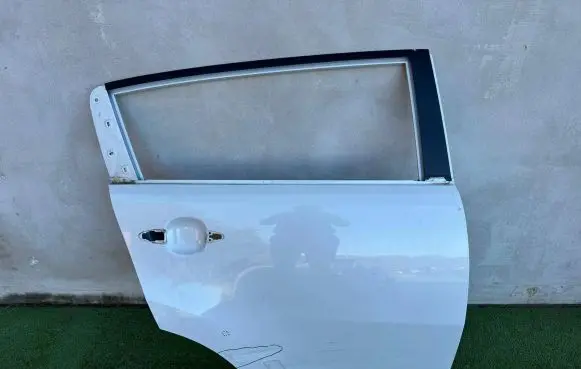 KIA Sportage Front door