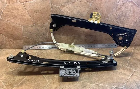 Mercedes-Benz CLA C117 X117 W117 Front door electric window regulator 