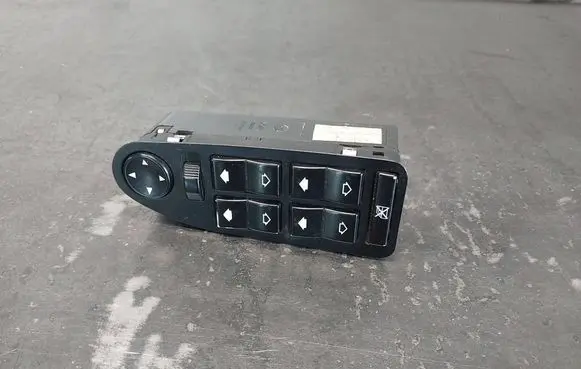 BMW 5 E39 Electric window control switch 8368966