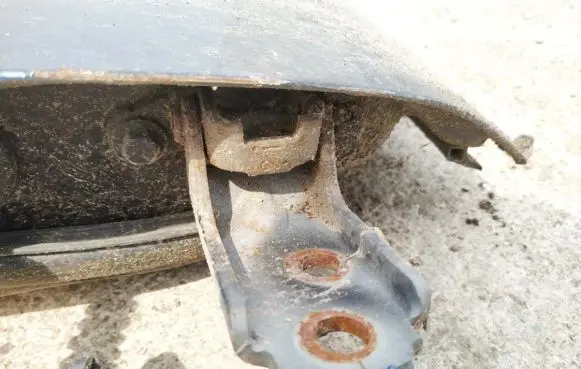 Honda Legend III KA9 Front door upper hinge