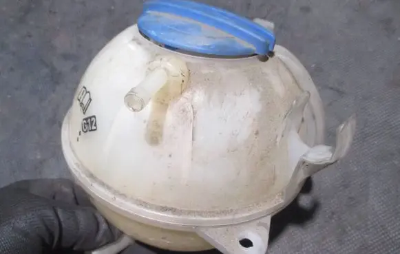 Volkswagen PASSAT B6 Coolant expansion tank/reservoir 