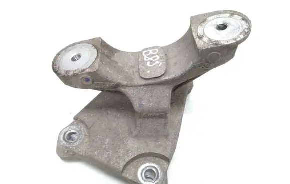 Honda CR-V Engine mounting bracket Zhf15