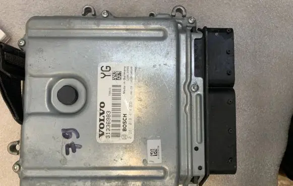 Volvo V40 Engine control unit/module 31336983 0281018414
