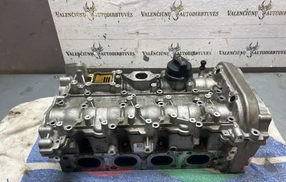 Mercedes-Benz C W205 Engine head r274016 A2740106900 A2740160100