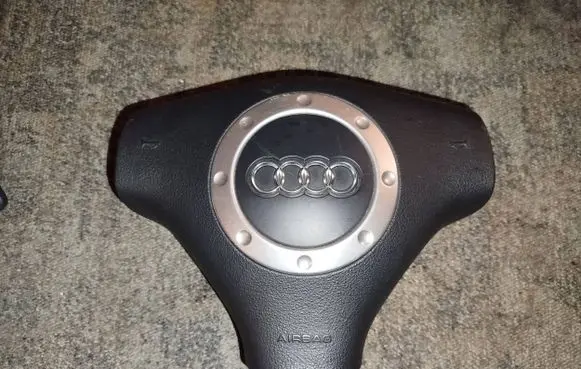 Audi TT Mk1 Steering wheel airbag 8N0880201E 001LX0CF7W0Z