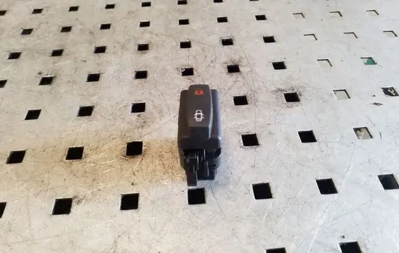 Nissan Primastar Central locking switch button 2648804