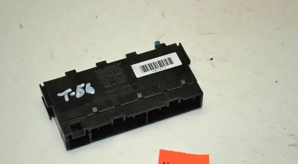 Toyota Auris 150 Fuse module 8264147020 72818502