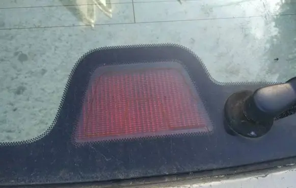Third/center stoplight
