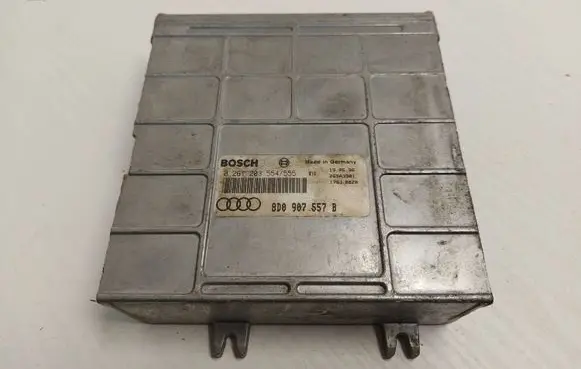 Audi A4 S4 B5 8D Engine control unit/module 8D0907557B 26SA3901 0261203554