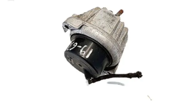 Engine mount bracket