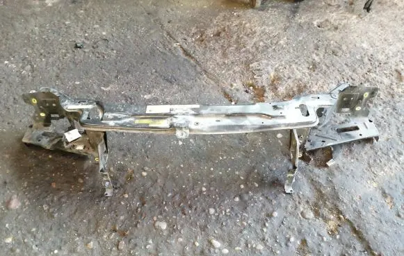 Volvo XC90 Radiator support slam panel bracket 