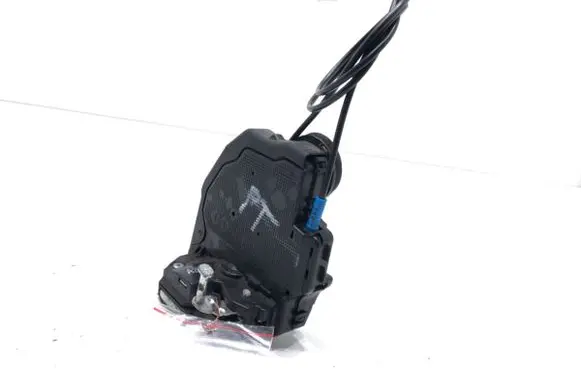Toyota Auris E180 Rear door lock