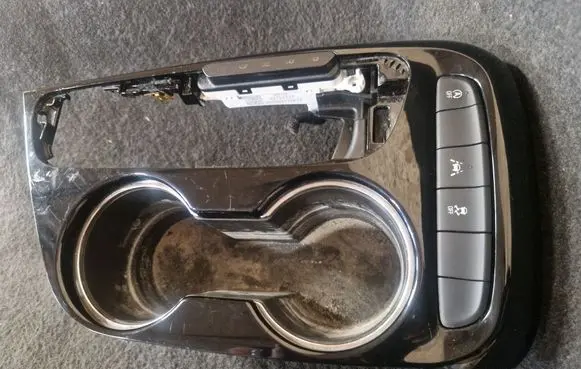 Buick Encore GX I Gear shifter surround trim plastic 42747333 42733359 42568933