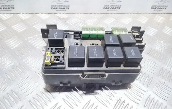 Chrysler Grand Voyager II Fuse module 4687528