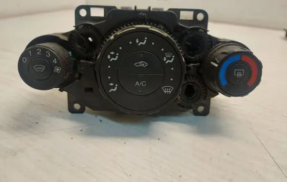 Ford Fiesta Climate control unit 8a6119980be