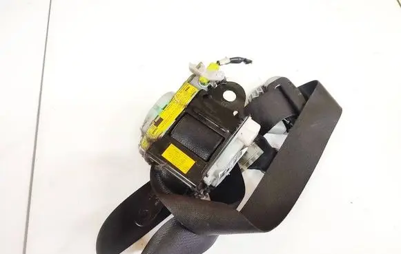 Toyota Yaris Front seatbelt 00n018em0m