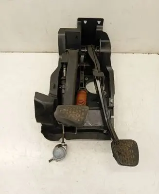 Mercedes-Benz C W203 Brake pedal A2032908801 0615300811W