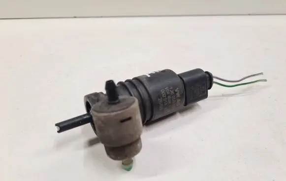Volkswagen Touareg I Headlight washer pump 1J6955651