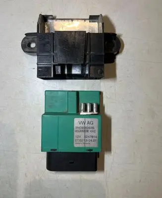 Volkswagen Tiguan Fuel injection pump control unit/module 5N0906093B 0247814