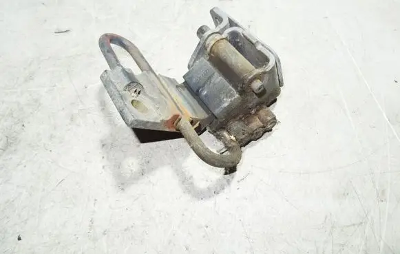 Audi A6 S6 C5 4B Front door lower hinge 4B0831411A