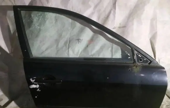 Mazda 6 Front door JUODOS