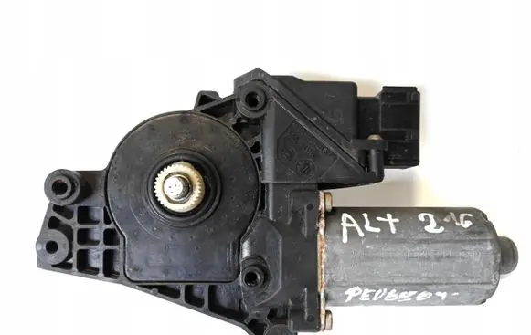 Peugeot 406 Front door window regulator motor 0130821674