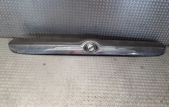 Chrysler Town u0026 Country IV Tailgate trim 04894019AE