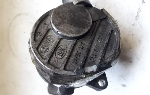 Mercedes-Benz ML W163 Vacuum pump