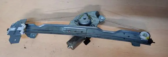 Dacia Duster Front door window regulator with motor 82007338280