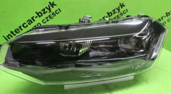 Volkswagen Polo VI Headlight/headlamp