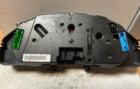 Audi A4 S4 B6 8E 8H Speedometer (instrument cluster) 8D0919860E 110008870001